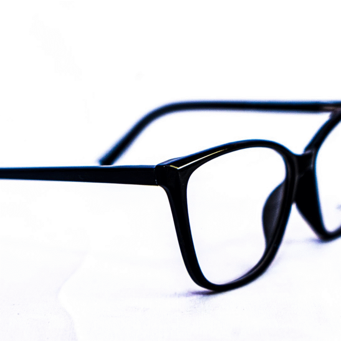 Lunette noire – Femme élégante Dakar Lunette noire – Femme élégante Dakar