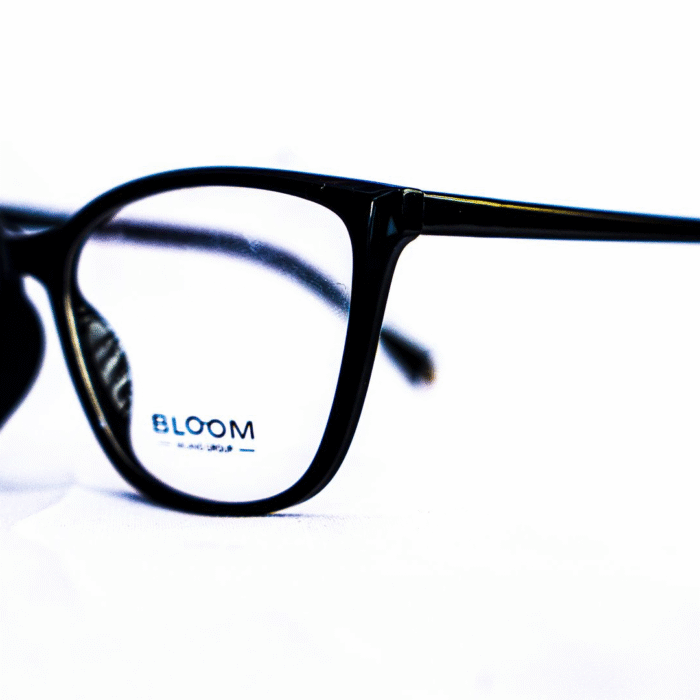 Lunette de vue Femme tendance - vue de profil Lunette de vue Femme tendance - vue de profil