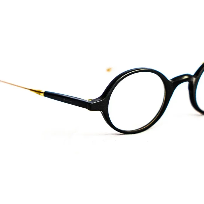 Look masculin raffiné – Monture Mustang Look masculin raffiné – Monture Mustang