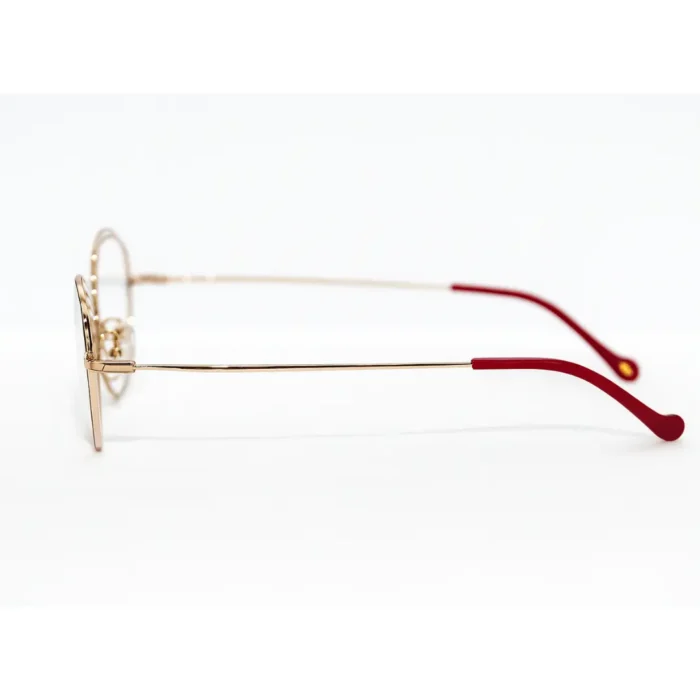 Détail métal doré – brillance et finesse chez luxe optique.webp Détail métal doré – brillance et finesse chez luxe optique.webp