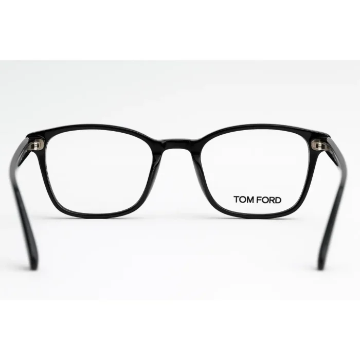 Lunette Tom Ford exposée chez Luxe Optique Dakar.webp Lunette Tom Ford exposée chez Luxe Optique Dakar.webp