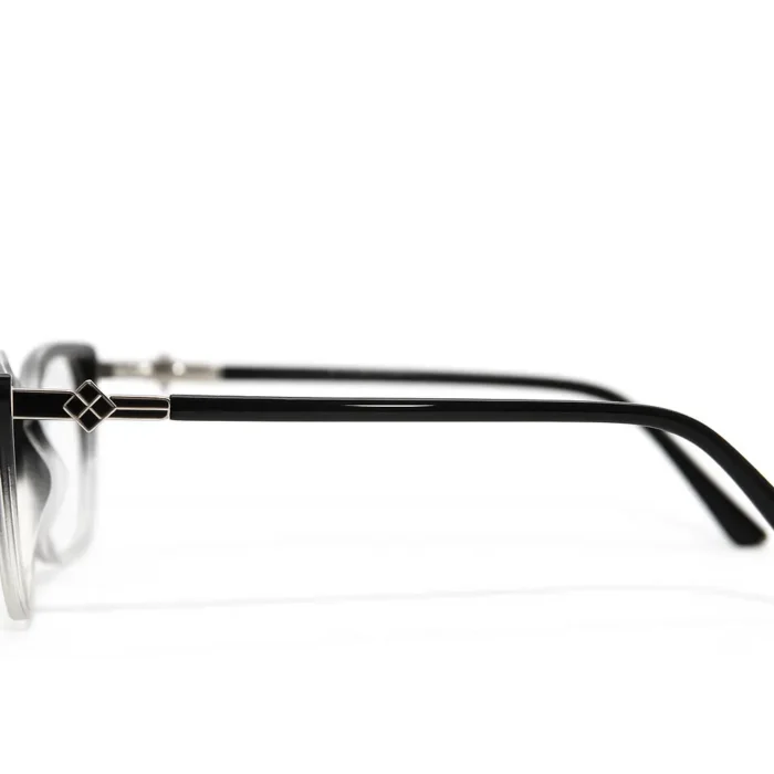 Rita Bradley femme élégante – Dakar Mermoz.webp Rita Bradley femme élégante – Dakar Mermoz.webp