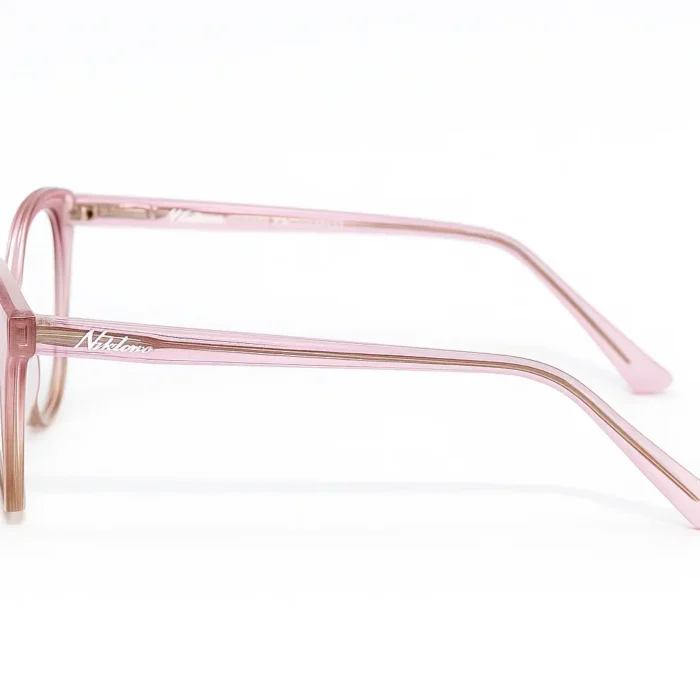 Monture Papillon Féminine – Nikitana disponible chez luxe optique.webp Monture Papillon Féminine – Nikitana disponible chez luxe optique.webp