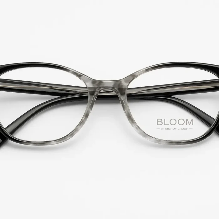 Monture papillon Bloom noire et grise pour femme-luxe optique dakar.webp Monture papillon Bloom noire et grise pour femme-luxe optique dakar.webp