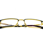 Vue latérale monture Titanium dorée – Luxe Optique