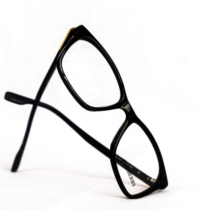 Monture Burberry carrée noire – LUXE OPTIQUE Dakar