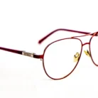 Vue de profil monture Guess rouge