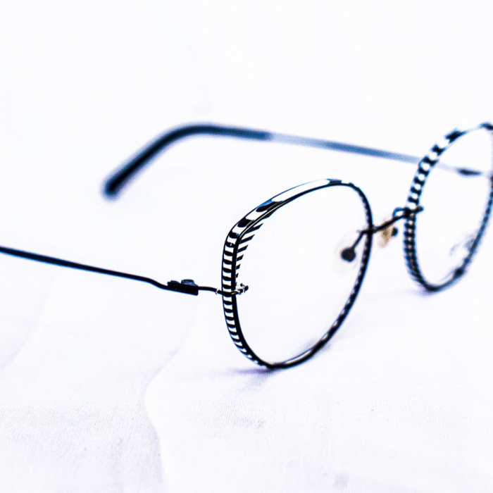 Lunette Flair sobre et féminine – Luxe Optique Lunette Flair sobre et féminine – Luxe Optique