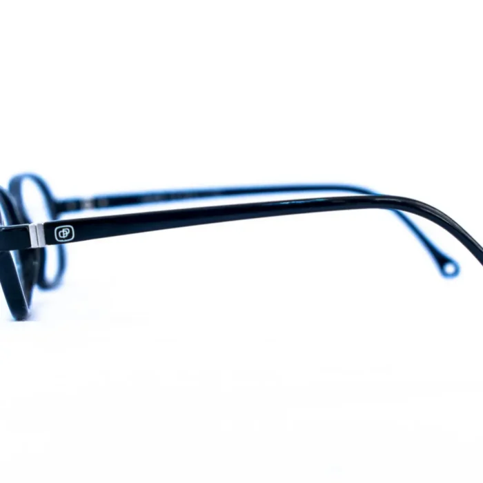 Détail monture cerclée Optelli enfant noire.webp
