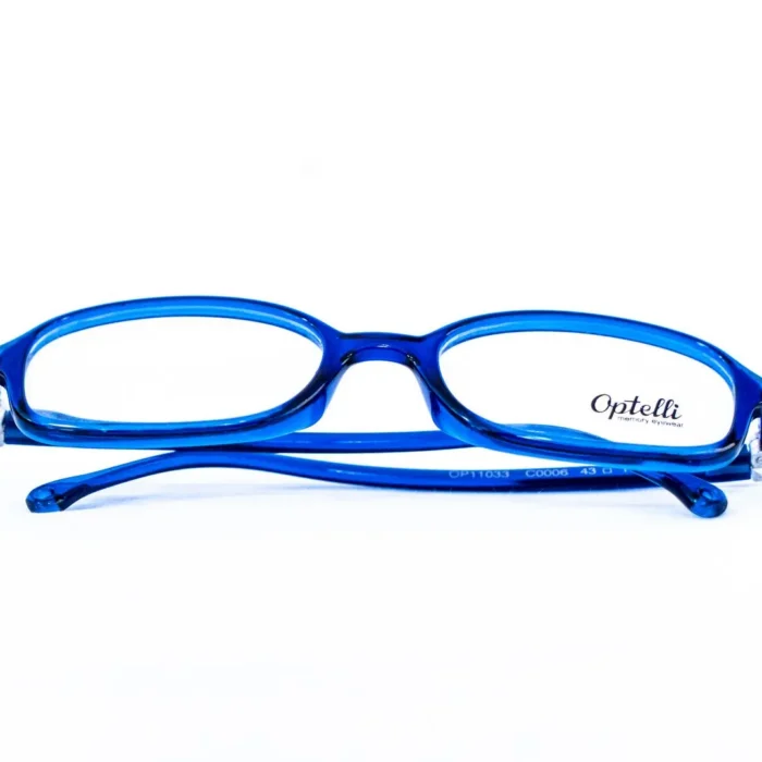 Monture enfant Optelli bleue en acétate – vue rapprochée.webp Monture enfant Optelli bleue en acétate – vue rapprochée.webp