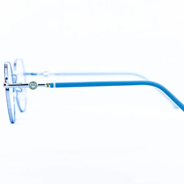 Détails monture Bali pour garçon disponible chez luxe optique.webp Détails monture Bali pour garçon disponible chez luxe optique.webp