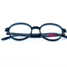 monture de couleur noir exposée chez luxe optique dakar.webp