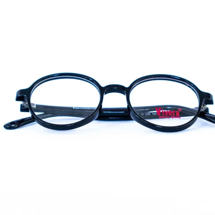 monture de couleur noir exposée chez luxe optique dakar.webp