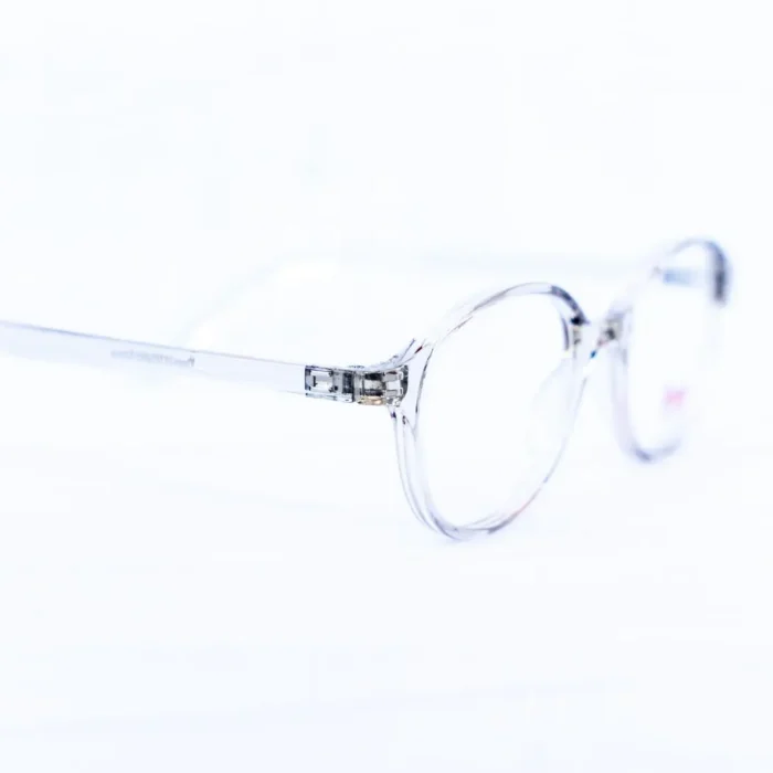 Détail de la monture Vivera en plastique acétate | showroom luxe optique.webp Détail de la monture Vivera en plastique acétate | showroom luxe optique.webp