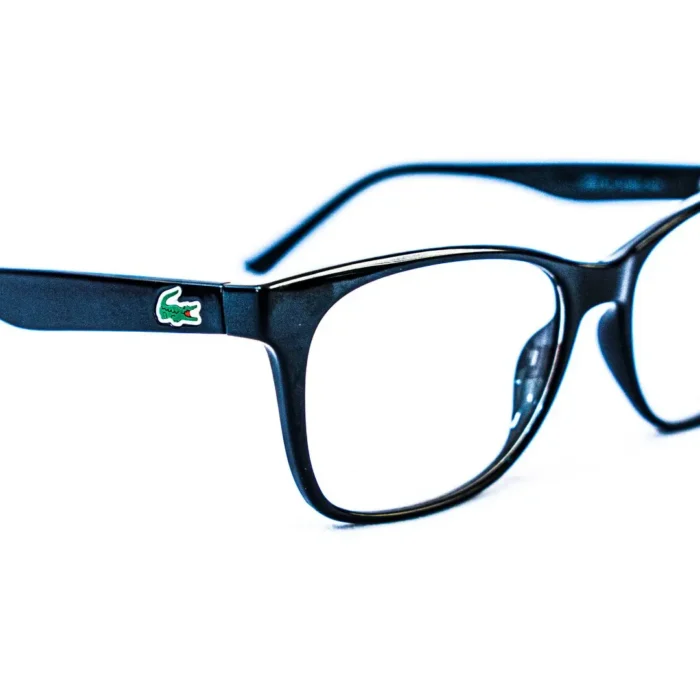 Profil latéral élégant Lacoste noir - opticien dakar Profil latéral élégant Lacoste noir - opticien dakar