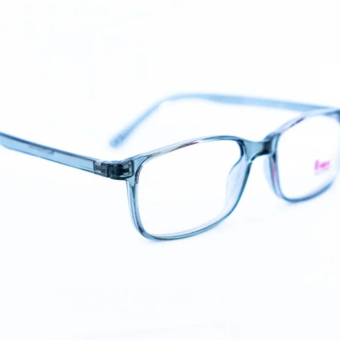 Détail de la monture rectangulaire Vivera grise – opticien Dakar.webp Détail de la monture rectangulaire Vivera grise – opticien Dakar.webp