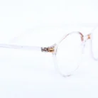 la monture Vivera beige transparent exposée dans showroom Luxe Optique.webp